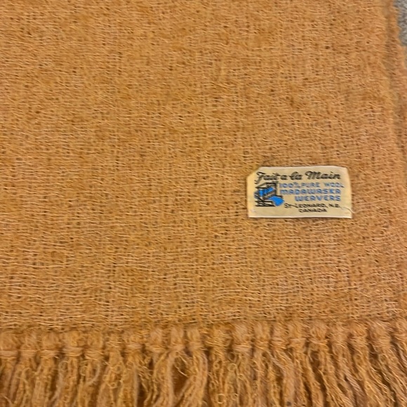 Pure wool scarf/wraps/ shawl by madawaska weavers of NB canada .71 by 19 inches - Picture 2 of 4